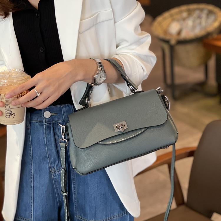 New Korean Style Fashionable Hand Held Crossbody Bag Fashionable Versatile Large Capacity Women's Shoulder Bag