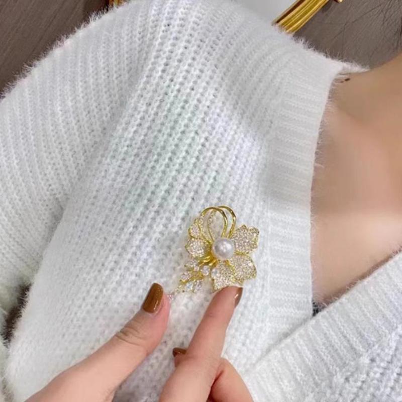 Fashion Rhinestone Flowers Imitation Pearl Brooches For Women Clothing Coat Jewelry Accessries Gifts