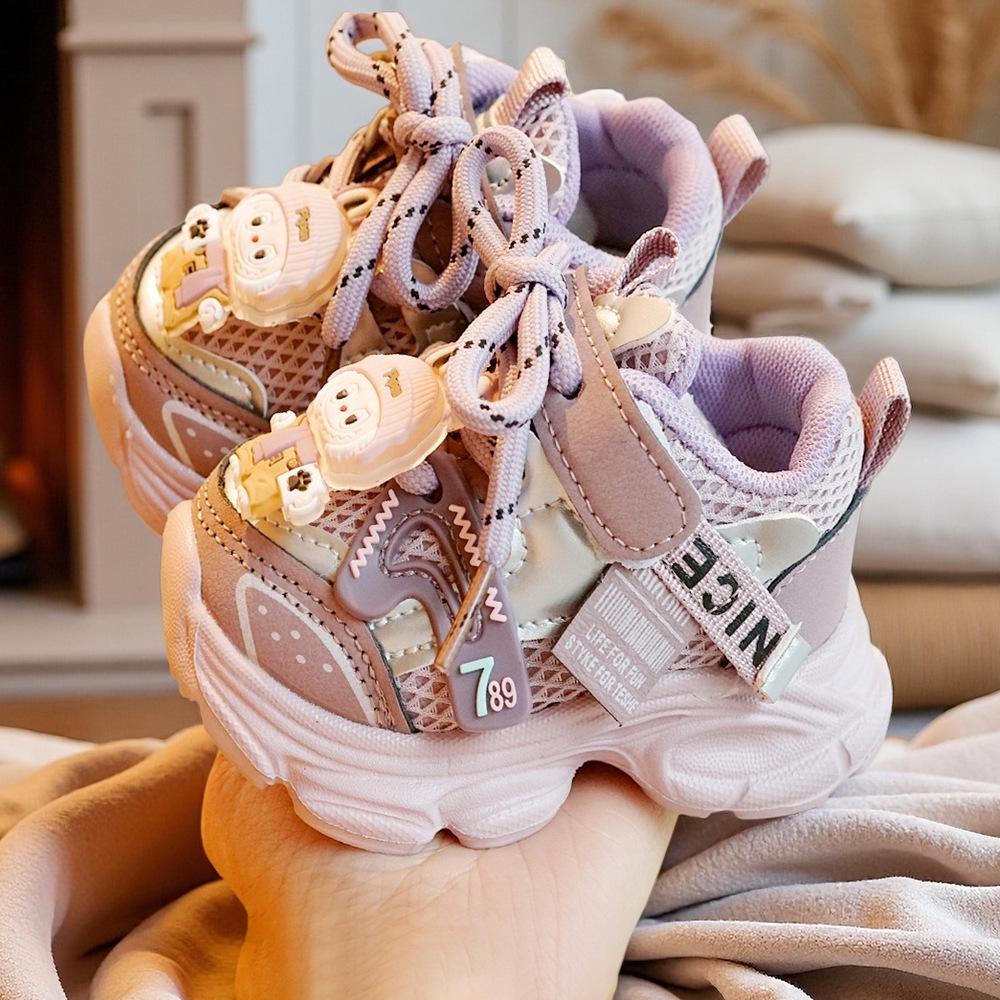 Toddler Shoes: New Soft-Sole Non-Slip Cartoon Baby Shoes for Ages 1-2, Breathable for Spring and Autumn.