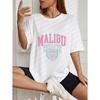 Übergroßes T-Shirt Weiß Malibu Beach Grafikdruck Mit Pinkem Und Blauem Text Und 73 Logo Sommer Freizeitkleidung Für Frauen