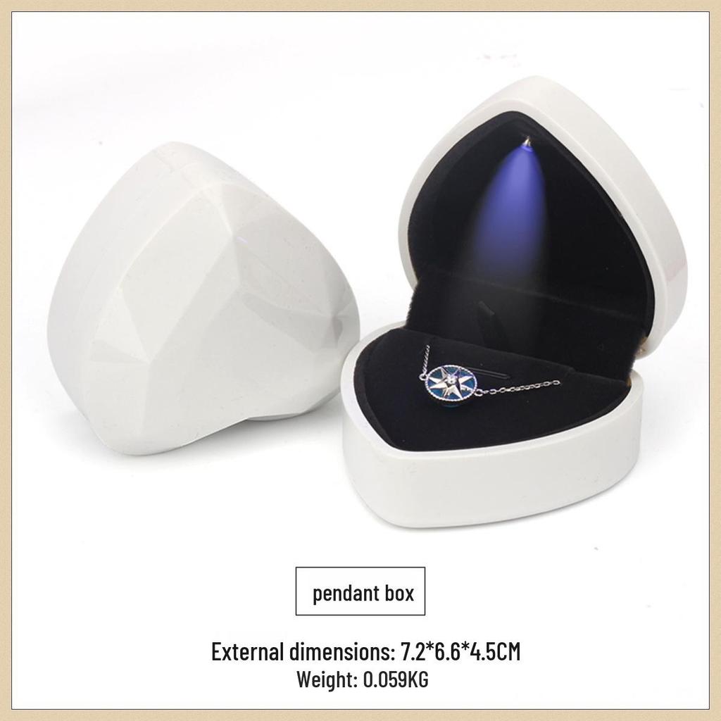 Herzförmige Leuchtende Schmuckschatulle: Luxuriöse beleuchtete Ring- & Halsketten-Box