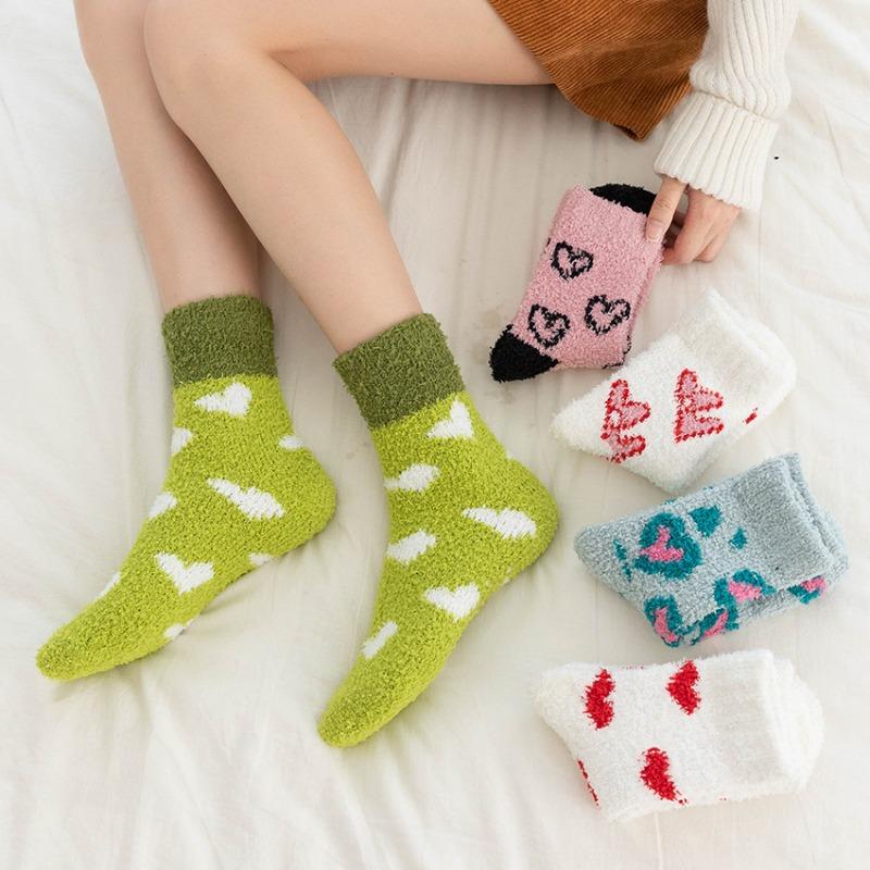 Autumn and Winter Coral Fleece Floor Socks for Girls, Cute Half-fleece Heart-shaped Sleep Postpartum Socks, Winter Thickened Warm Mid-calf Socks