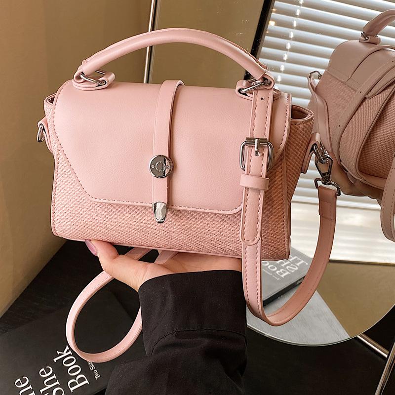 Super fire small bag women's summer versatile 2025 new fashion Korean version high sense foreign style messenger portable small square bag