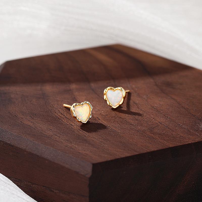 Exquisite Opal Love Earrings for Women with Niche Design New Earrings Small Earrings
