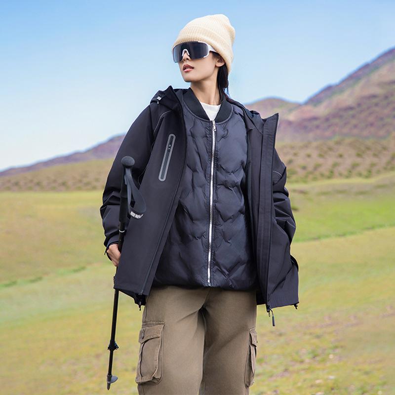 Autumn and Winter New Outdoor Three-in-one Removable Cotton Liner Windproof, Waterproof, Warm and Cold Couple Jacket