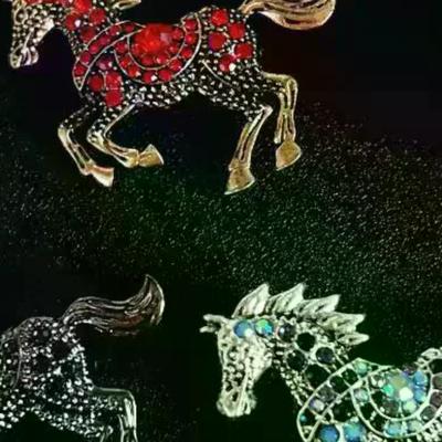 Classic Rhinestone Horse Brooches For Women Zodiac Animal Lapel Pins Casual Party Accessories New Year Gifts Friends