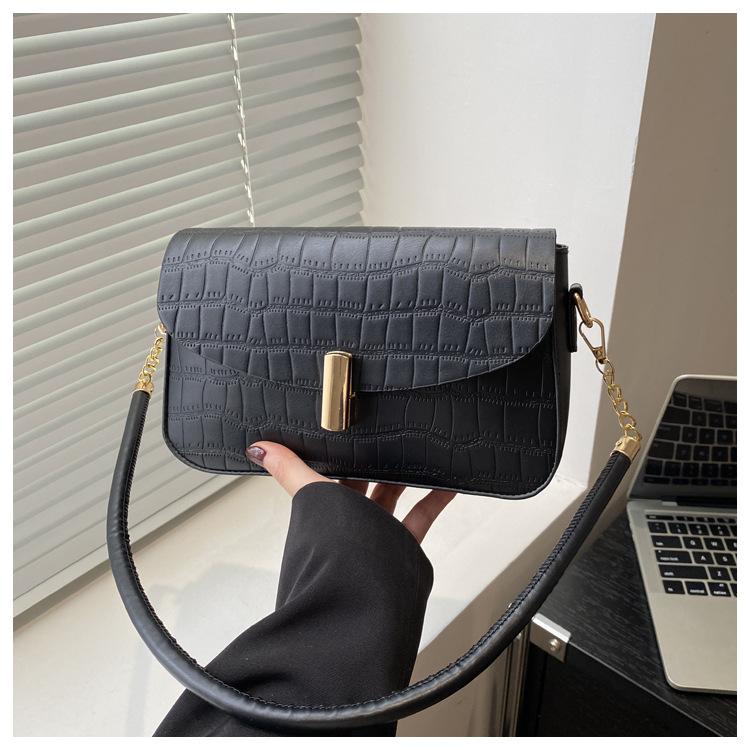 

Korean version of retro small bag women s 2025 new trendy casual messenger bag fashionable shoulder underarm bag foreign style small square bag чорний