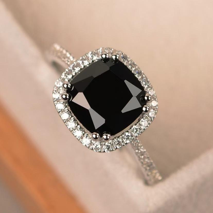 Sanjie European-American Classic Women's Ring with Black Square Diamond