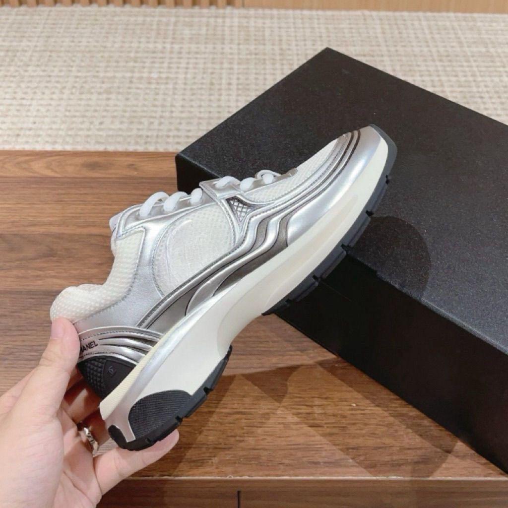 2026 atmungsaktive Plateau-Freizeitschuhe neue Höhensteigerung Dad duftendes Netz-Sportschuhe vielseitige Mode Pendler Männer und Frauen