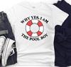 Ja, jag är poolpojken T-shirt | Livboj Grafisk, Sommarpoolskjorta