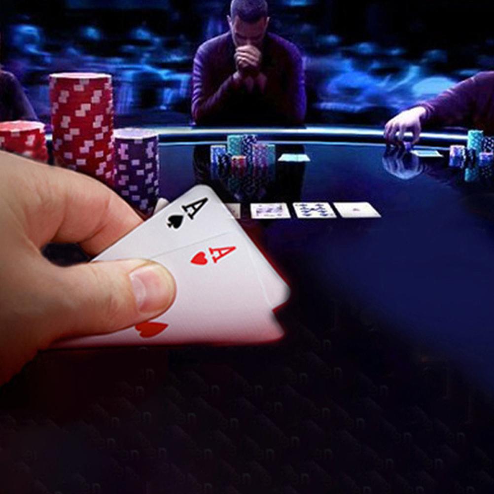 100Pcs Counting Game Chips Plastic Poker Chips Markers with Box for Math Practice Poker Chips Game