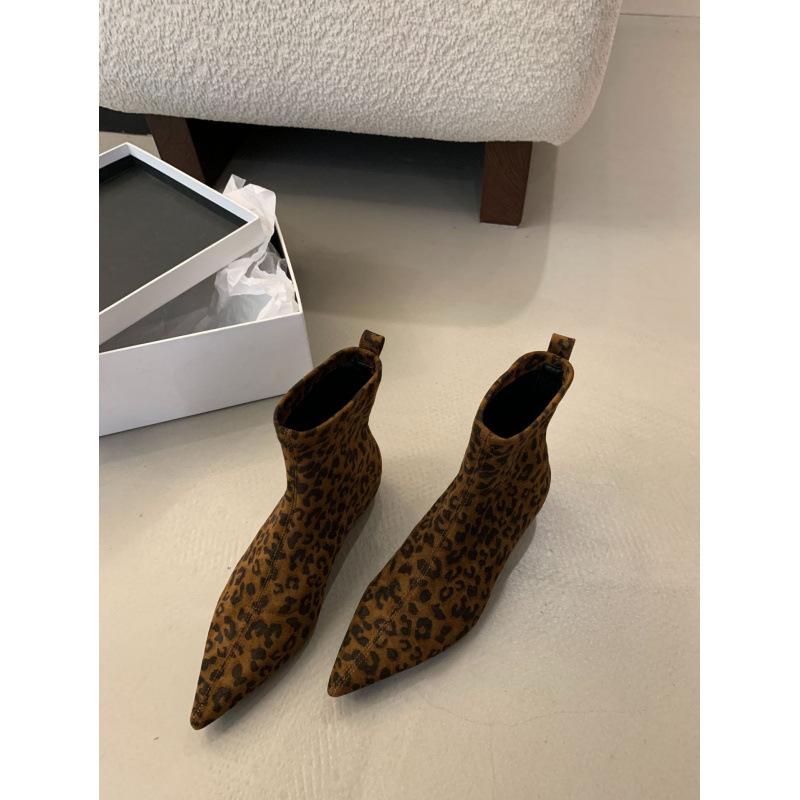 

Остроносые ботильоны на танкетке красные с внутренней платформой женские 2025 осень и зима новые плоские челси тонкие ботильоны 39 цветной печати леопарда