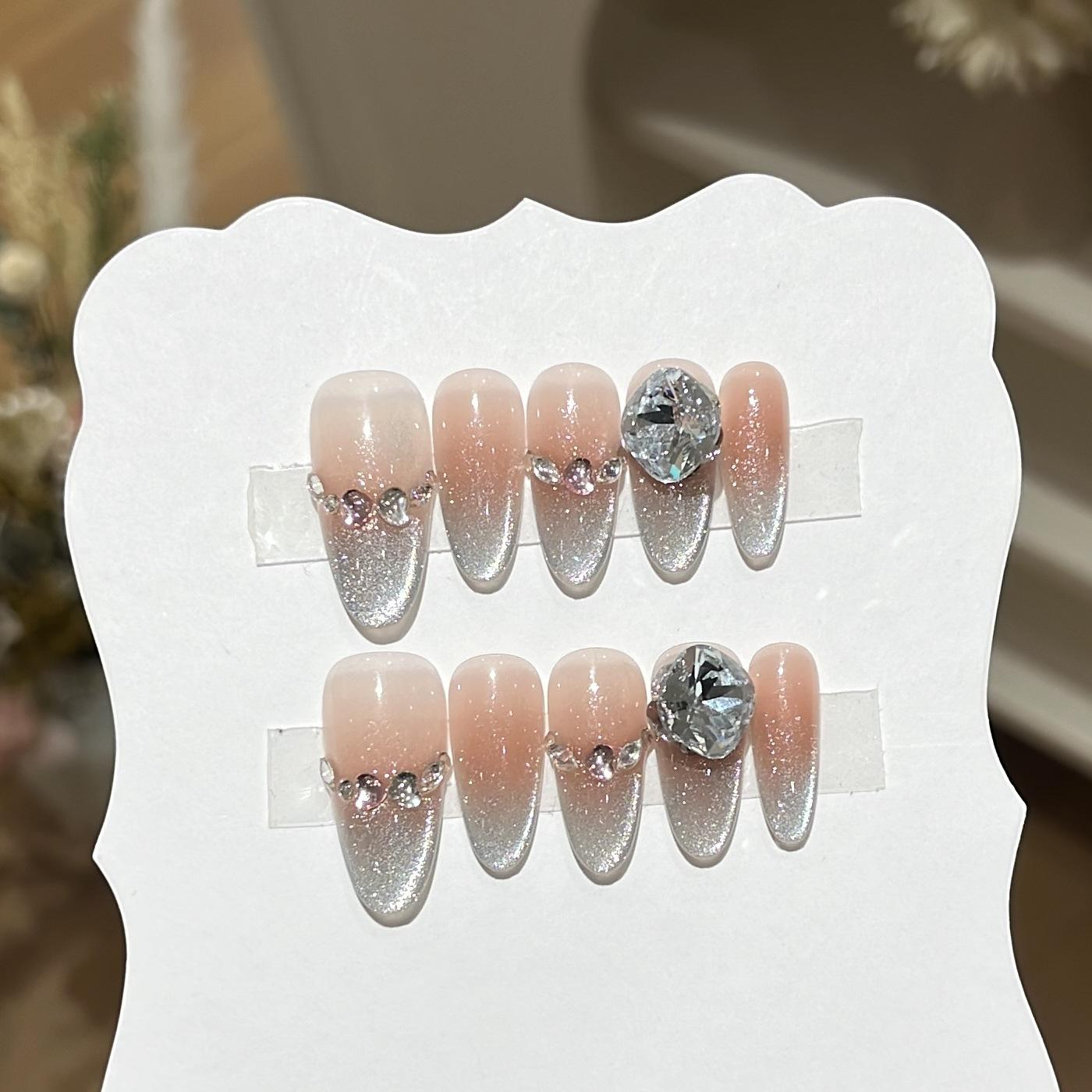 

Новые вспышки весной и летом. Ежедневная белая короткая броня привлекает красивые кошачьи глаза бриллиантов K9 L