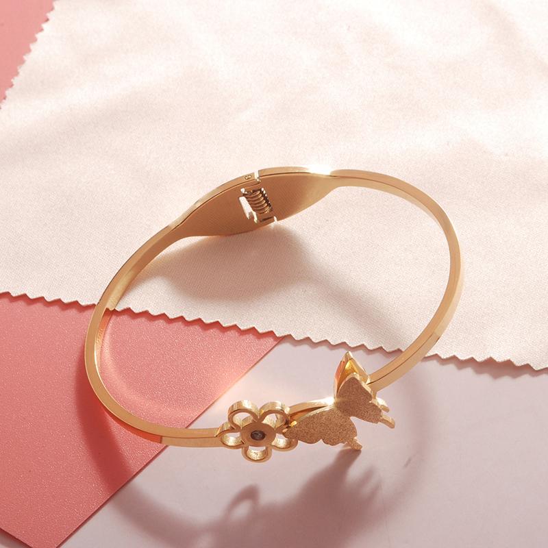 

Модные женские браслеты-манжеты из титановой стали с цветком и бабочкой one size