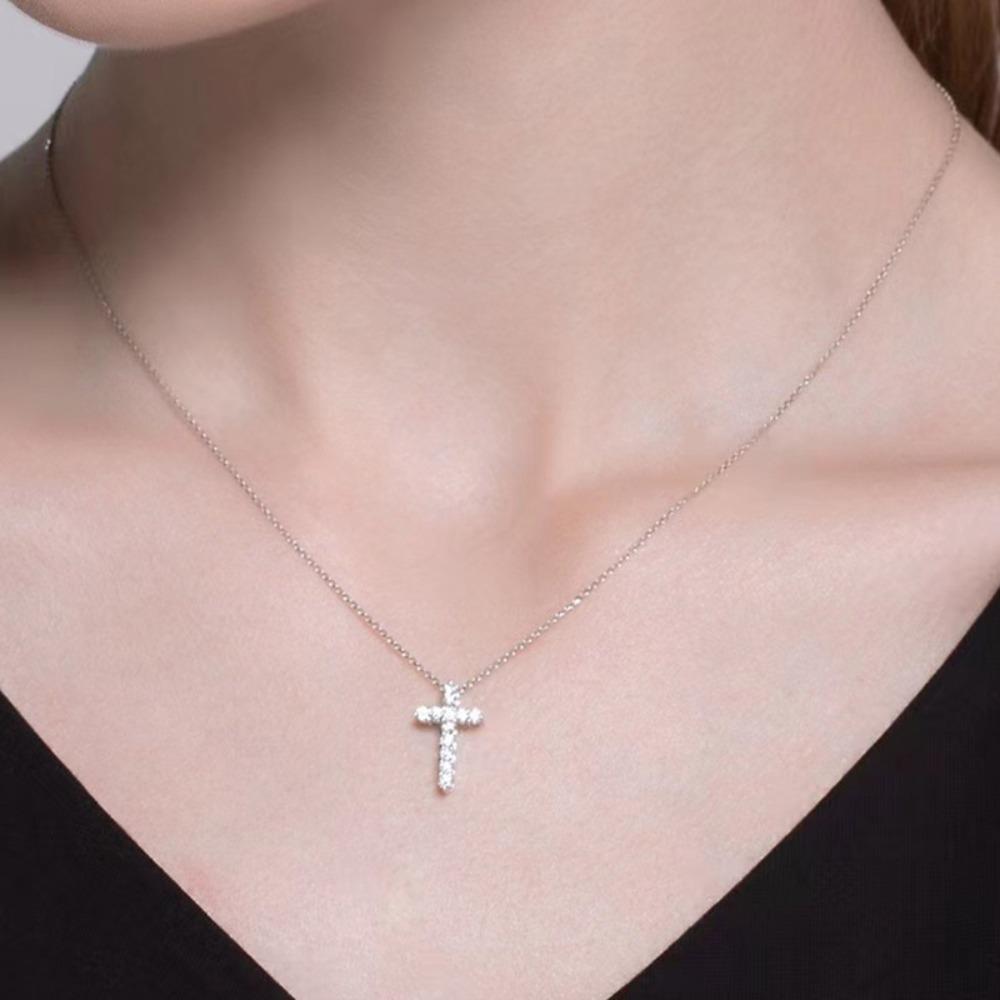 Korean Style Zircon Cross Pendant Necklace - Elegant Silver Plated Shimmering Crucifix Clavicle Chain for Women Minimalist Daily Jewelry
