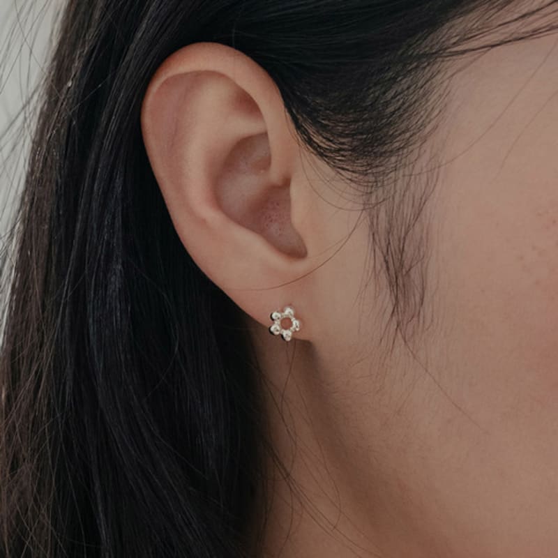 

NUDOOR Petal earrings Silver