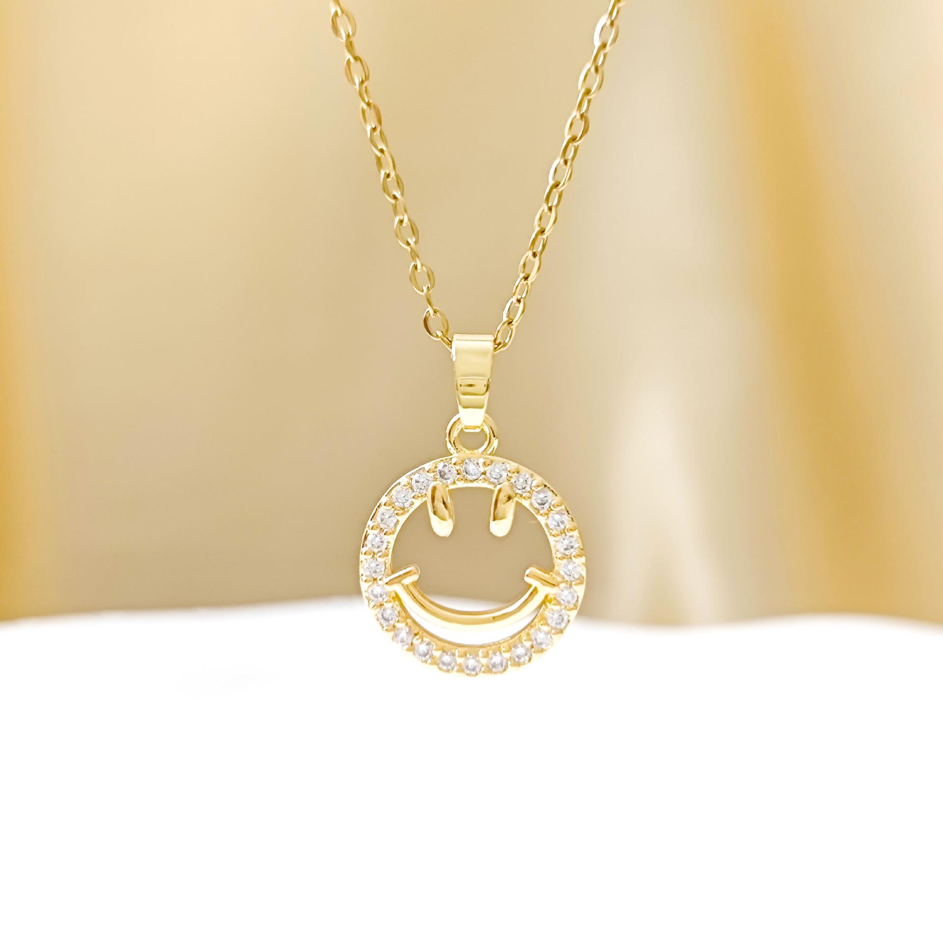 Elegant Titanium Smiley Face Necklace for Women - High-End Clavicle Chain Fashion Accessory