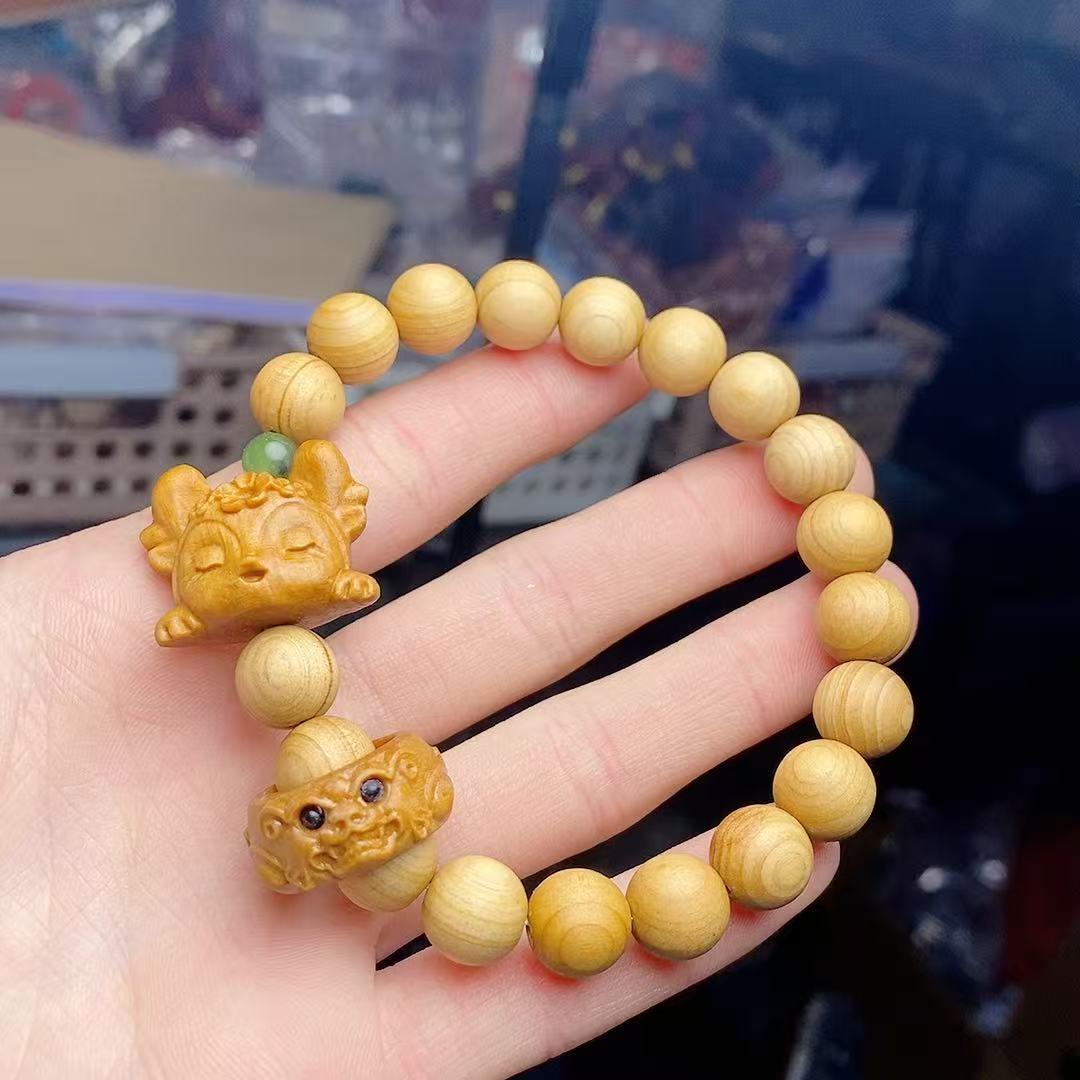 Cliff Cypress & Sandalwood Deer Charm Bracelet with Plum Blossom - Simple, Stylish, Versatile, Exquisite Unisex Accessory