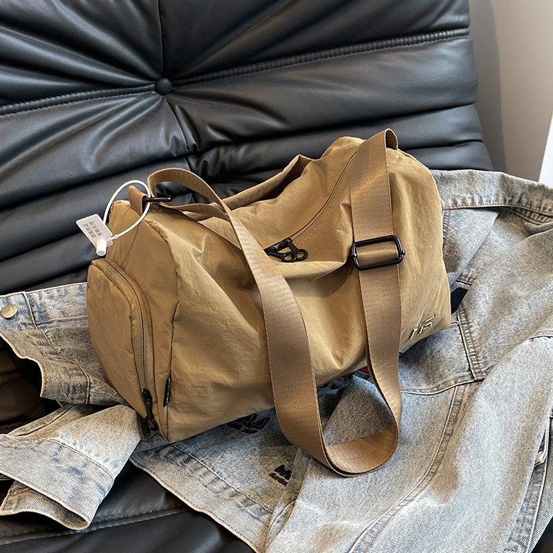 

Niche casual lightweight nylon cloth large-capacity shoulder bag women s fashion solid color commuter travel versatile messenger bag хаки