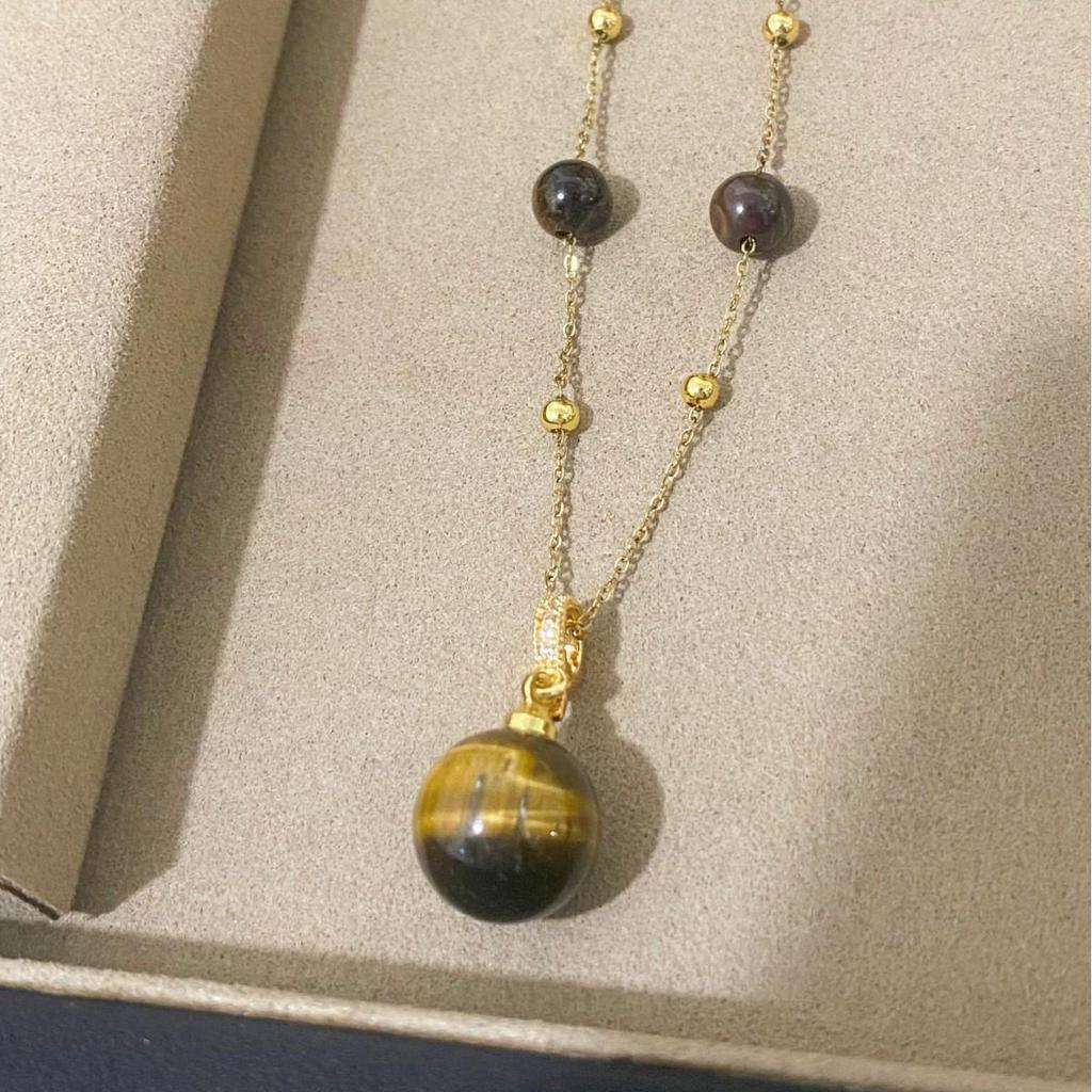 French Tiger's Eye Pendant Necklace for Women, Elegant and Exquisite, Light Luxury with a High-End Feel, Maillard Sweater and Collarbone Chain.