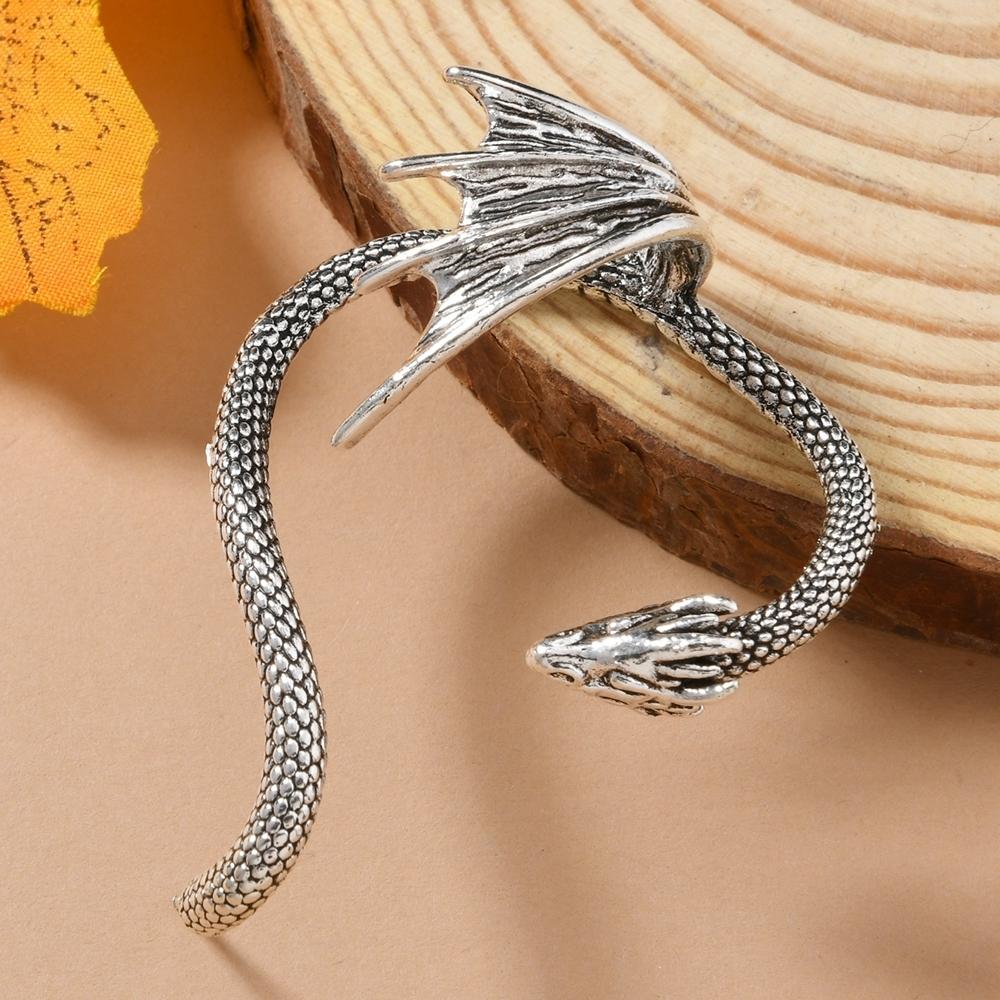 Gothic Punk Dragon Shape Earrings 2025 Trend New Design Vintage Alloy Flying Dragon Ear Cuffs Women Party Accessories