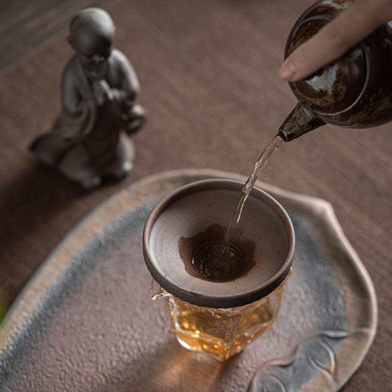 Japanese Gilding Iron Glaze Monk Tea Strainer All-Ceramic Integrated FilterTea Pet Decoration Tea Net Tea Strainer Tea Filter