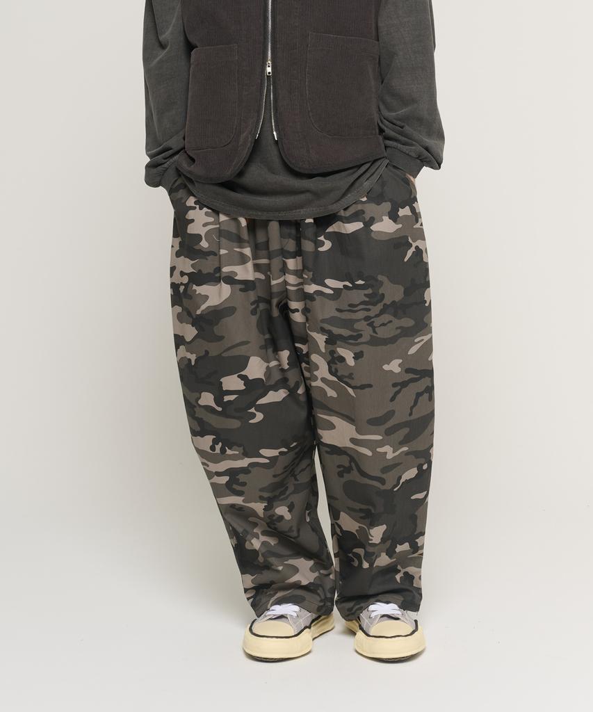 CARGOBROS Camo Random Pattern Loop Balloon Pants (Black)