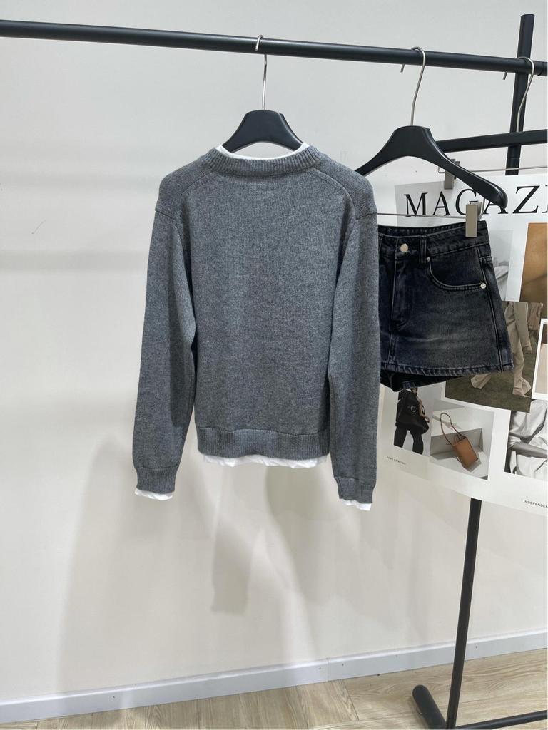 2025 Early Autumn Gray & White Jacquard Letter Long Sleeve Crew Neck Sweater - Loose Slimming Age-Reducing Wool Top for Women