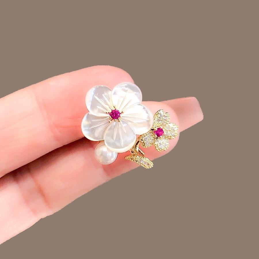Natural Shell Flower Anti-Light Brooch Trendy Temperament Accessories Cardigan Buckle High-End Corsage Pin