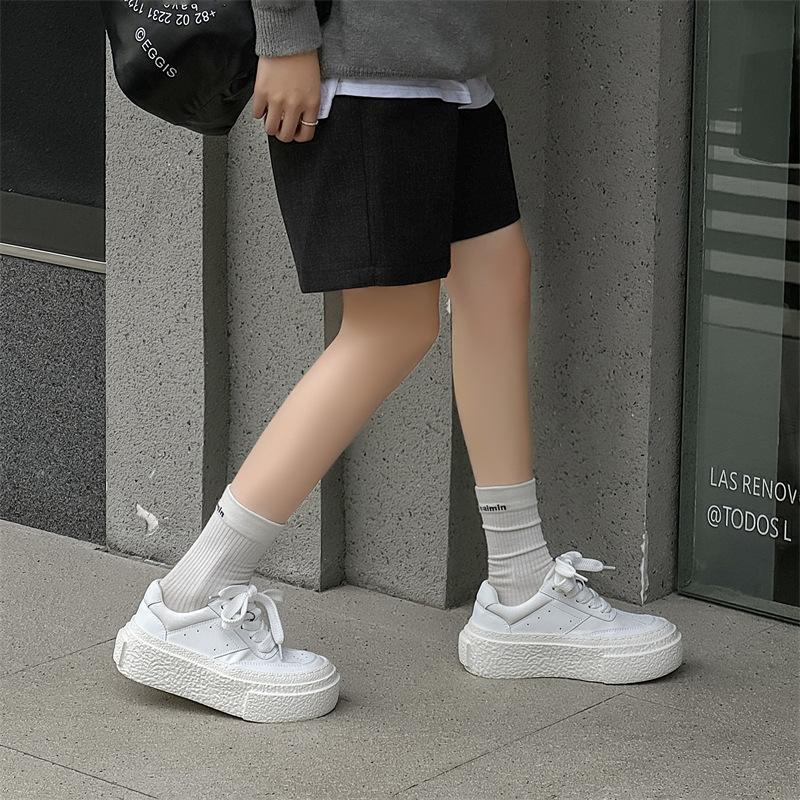 

Белые туфли на платформе для пар, новые универсальные туфли-бисквиты на шнуровке, увеличивающая высоту подошва-маффин, повседневная обувь 50447-W 39