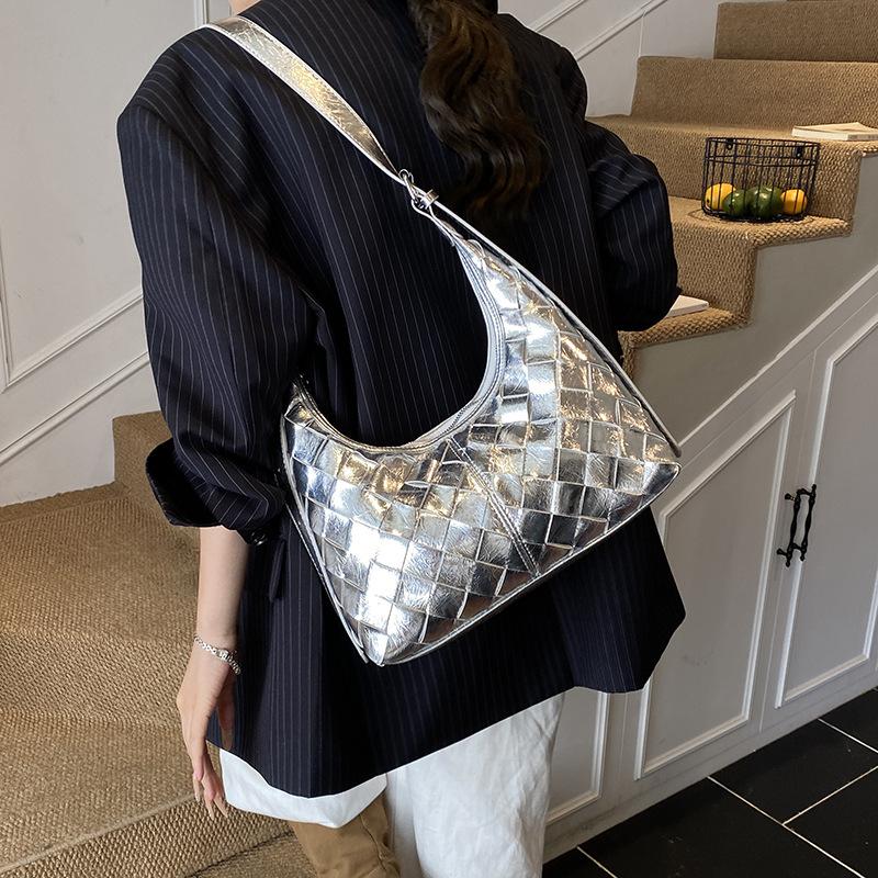 Woven bag women's large capacity 2025 new autumn and winter versatile shoulder underarm bag casual high-end foreign-style dumpling bag