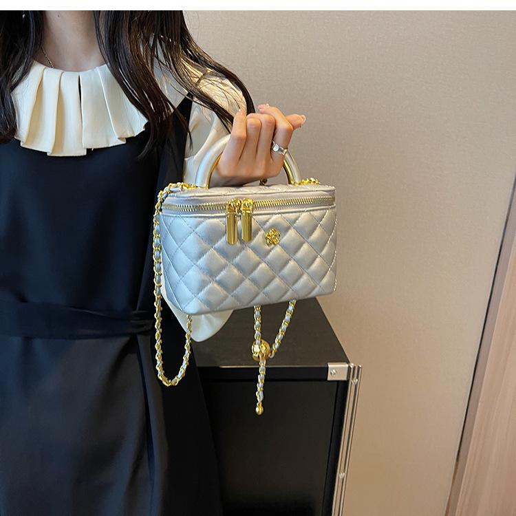 Xiaoxiangfeng rhombus embroidery thread small bag women's 2025 new high-end chain bag fashionable versatile portable small square bag