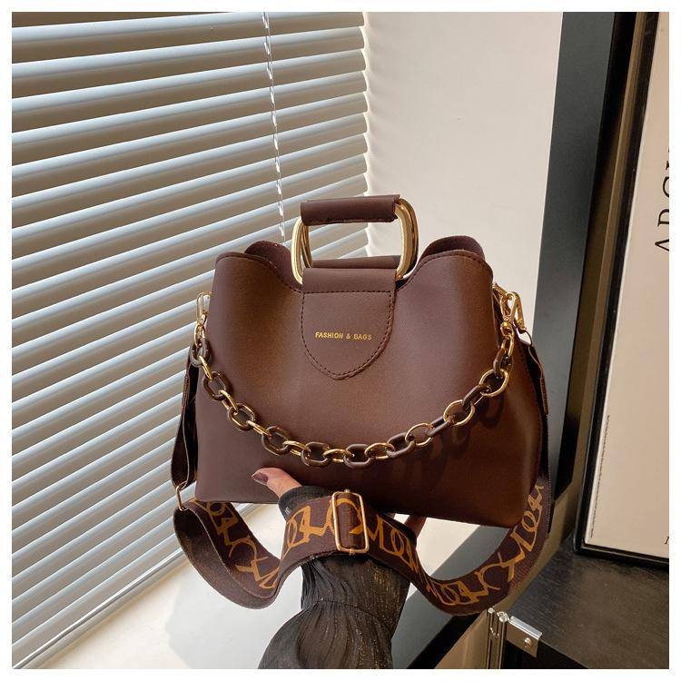 

2025 summer new fashion women s bag single shoulder simple commuter bag chain decorative handbag texture messenger bag