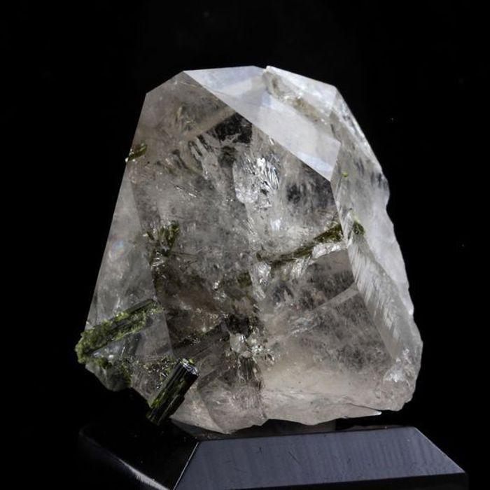 Pierres et Minéraux. Quartz fumé + Epidote. 140.0 ct. Massif des Grandes Rousses, Isère, France.