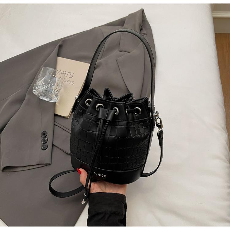 Fashion Handbag Women 2025 New Pumping Strap Foreign Style Shoulder Bag Retro Style Niche Stone Pattern Crossbody Bucket Bag