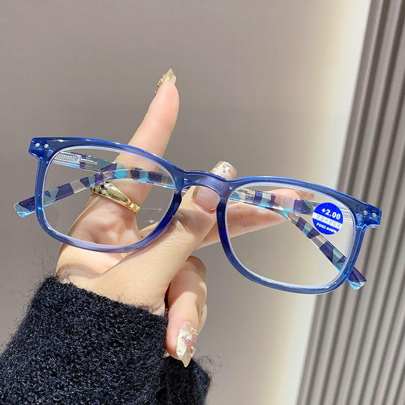 

Stylish Anti-Blue Light HD Reading Glasses: Rivet Candy Collection for Trendy Seniors +400