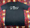 Vintage Sarumi Collection Musiklegenden Box Logo T-Shirt Größe 2XL Y2K Schwarz Unisex T-Shirt