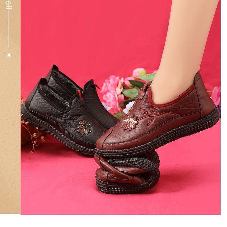 Winter 2025 New Velvet Warm and Comfortable Mother Shoes Waterproof and Non-slip In the Elderly One-pedal Cotton Shoes