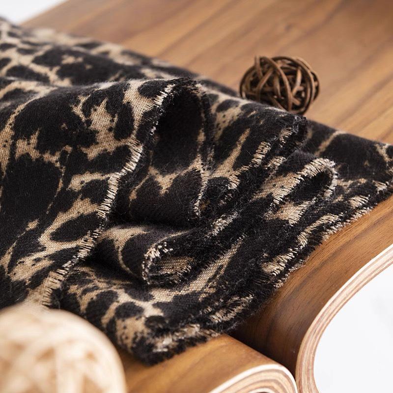 WTEMPO Retro Elegant Leopard Printed Scarves Women's Autumn Winter Casual Versatile Scarf Shawls Cold-proof Windproof Warm Outdoor Scarves