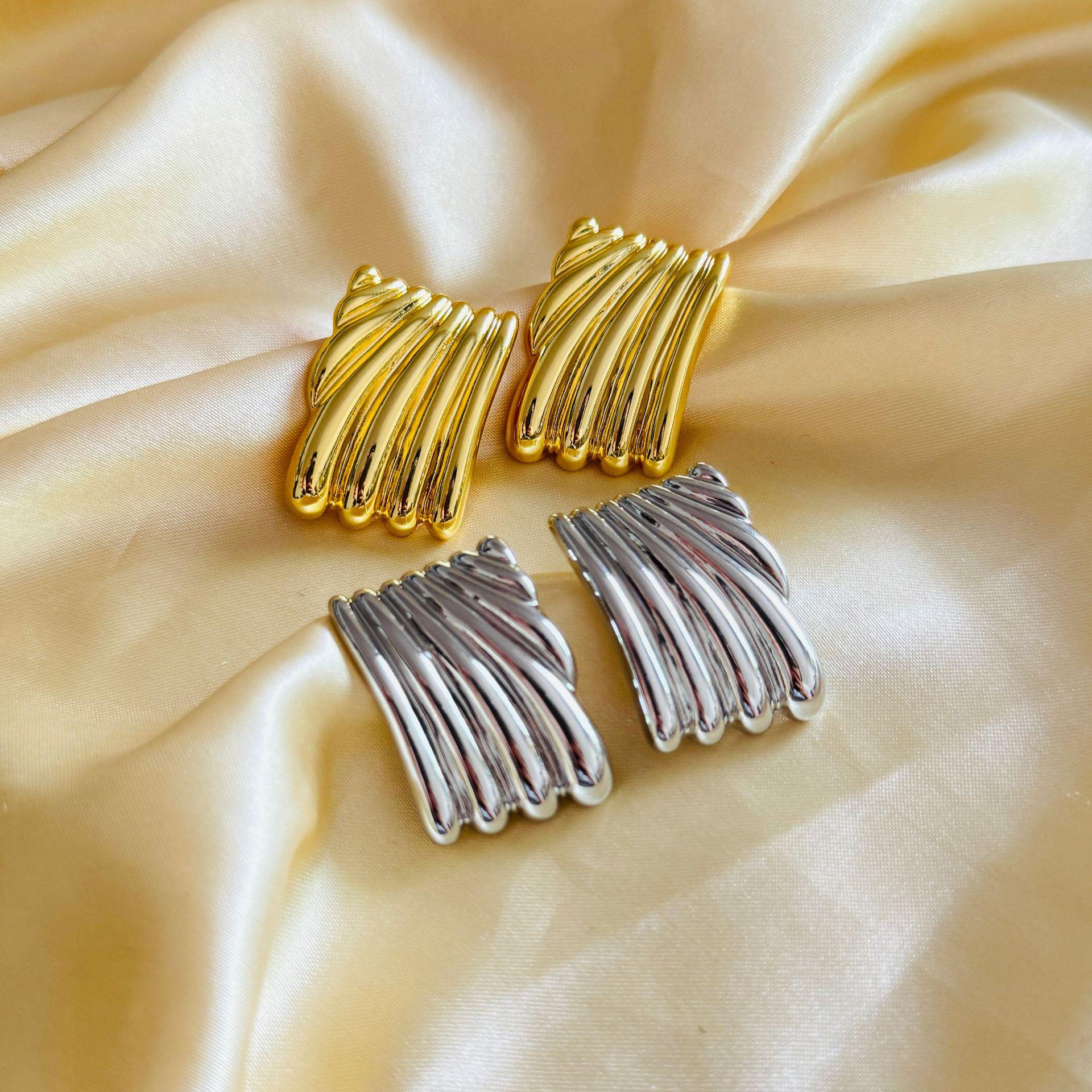 

18K Gold-Plated Copper Geometric Square Stripe Earrings: European/American Fashion