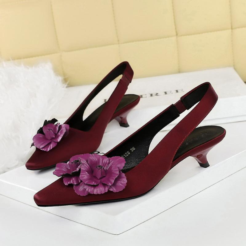 French High-End Flower Pointed Toe Mid-Heel Single Shoes For Women's Silk And Satin Back Tripping Women's Shoes Without Tiring