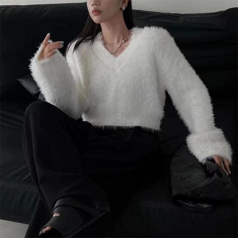 Women‘s Lazy Style Basic Short Plush Sweater Fall Winter Soft Comfortable Warm Simple Sweater for Lady V-neck Long Sleeve Loose Short Sweater
