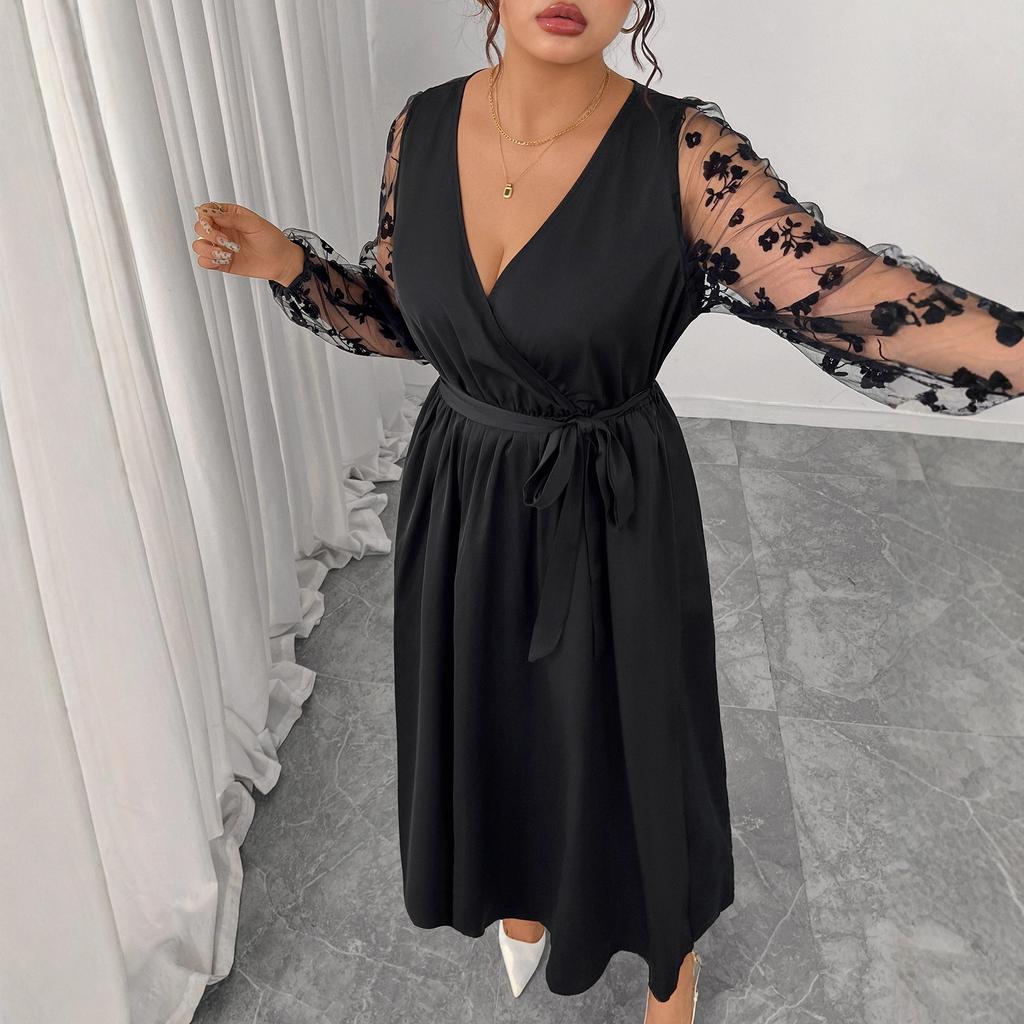 High-waisted Plus-size Dress for Autumn and Winter V-neck Lace Long-sleeved Lace-up Dress for Women