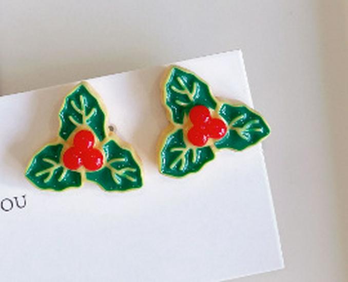 Kids' Christmas Cartoon Princess Clip-On Earrings: Cute, No Piercing Needed