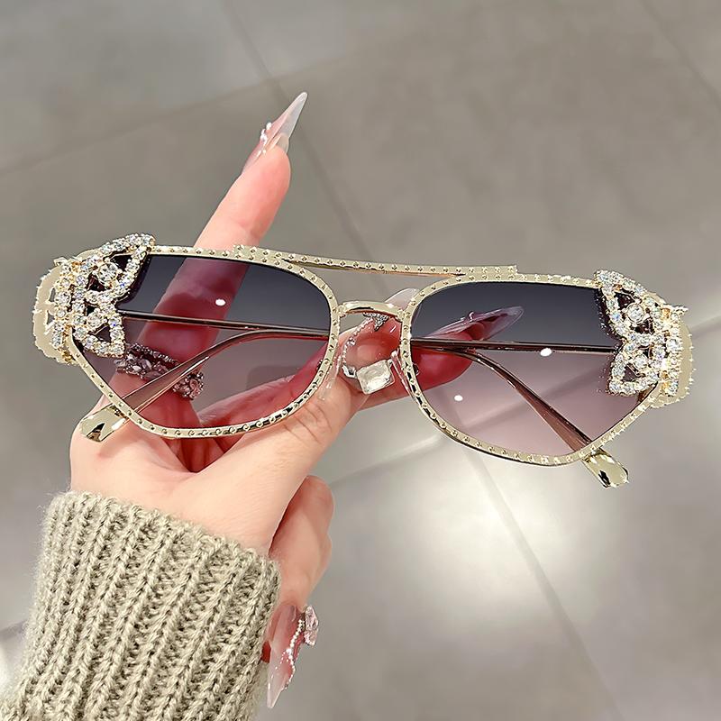 

High-end travel and party sunglasses for women European and American style butterfly diamond set womens sunglasses