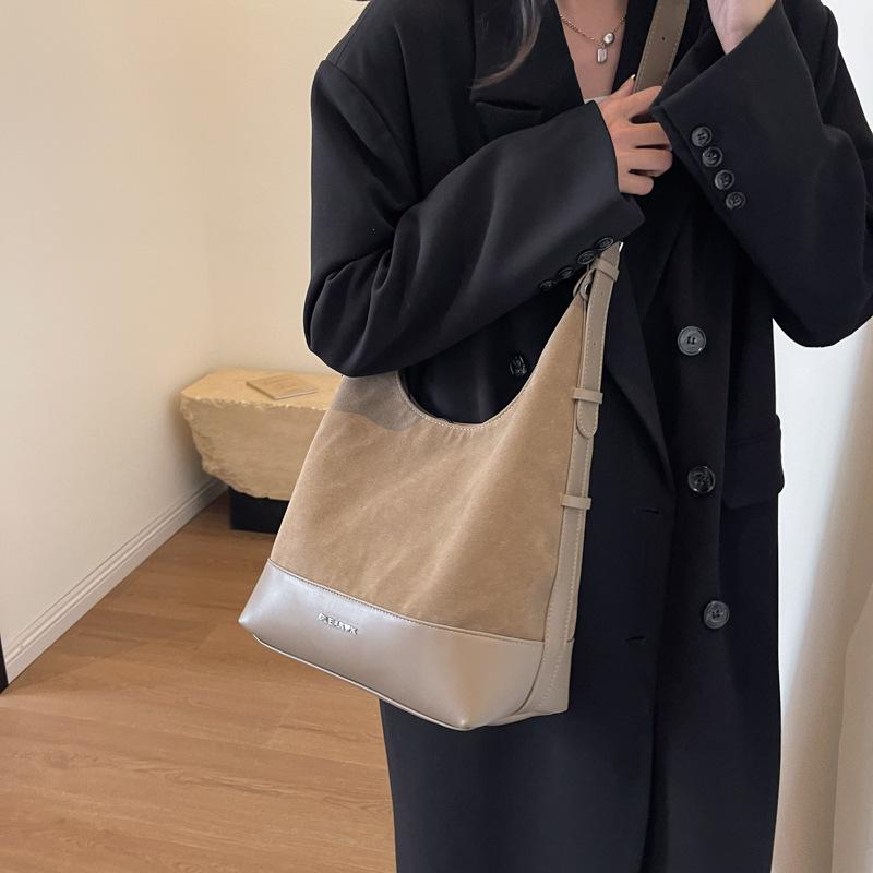 

Large capacity bag women s autumn and winter versatile 2025 new retro shoulder crossbody bucket bag women s commuter tote bag хаки
