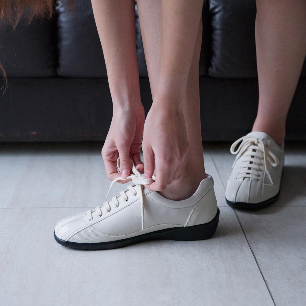 Thecloister Vintage Racing Low-Top Sneakers (2 Colors)