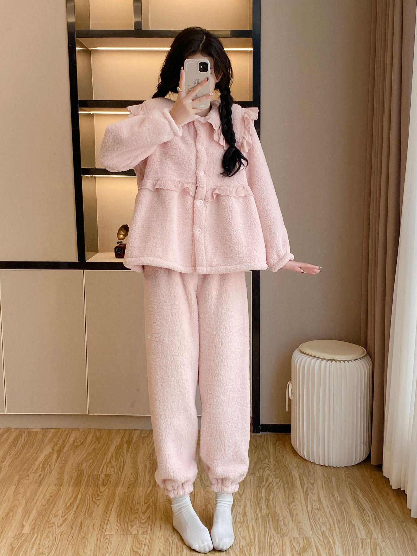 

Женская пижама из овечьей шерсти - Коралловый флис с манжетами, большим лацканом и кружевной отделкой. Идеально для уютной домашней одежды на осень/зиму. L (approx. 110-125)