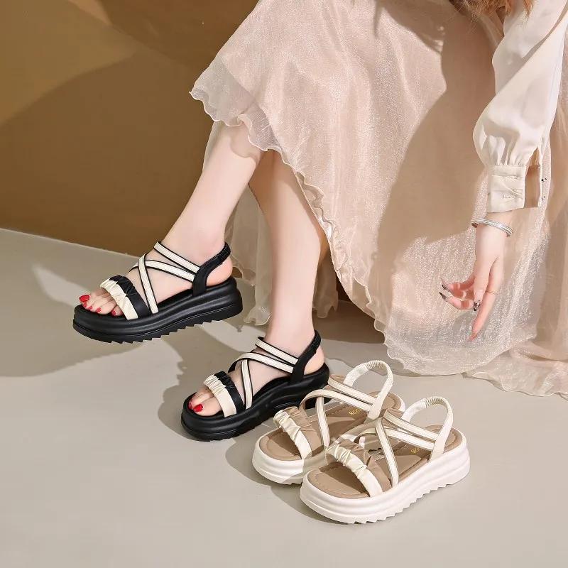 Sandale de plajă pentru femei 2025 Tocuri groase de lux Vârf deschis Vară fete confortabile modă perle asortate cataramă plisată