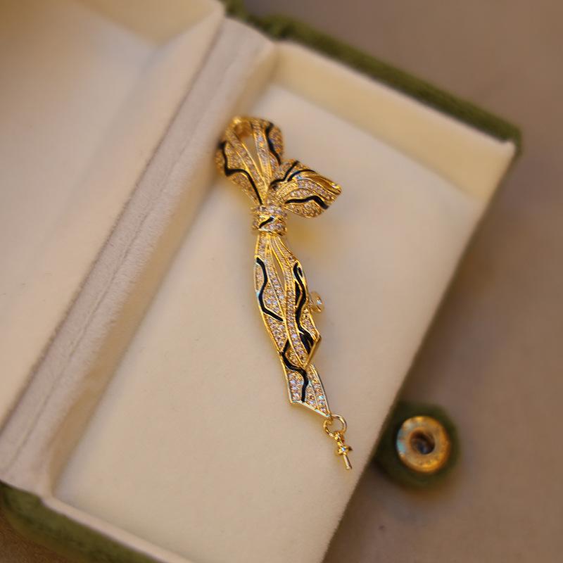 Gold-Plated Cloud Knot Brooch with Zircon and Pearl